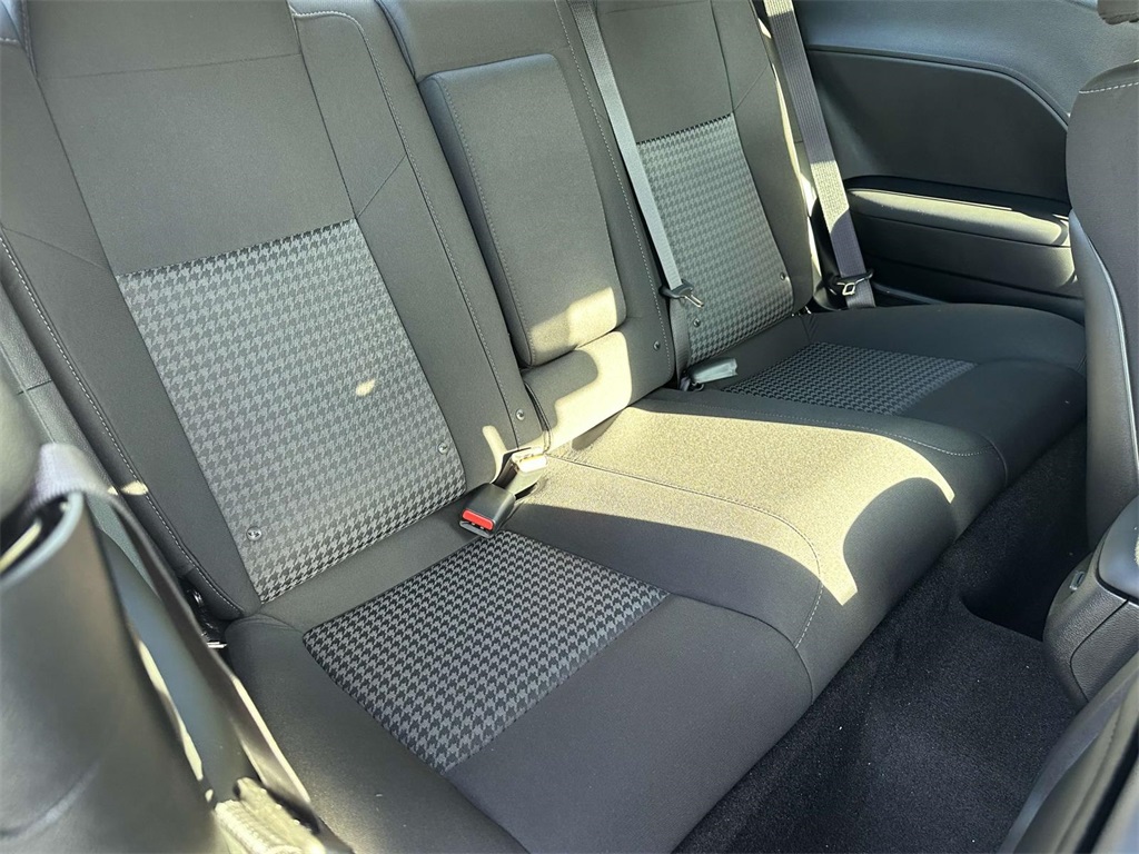 Vehicle image 8 of 28