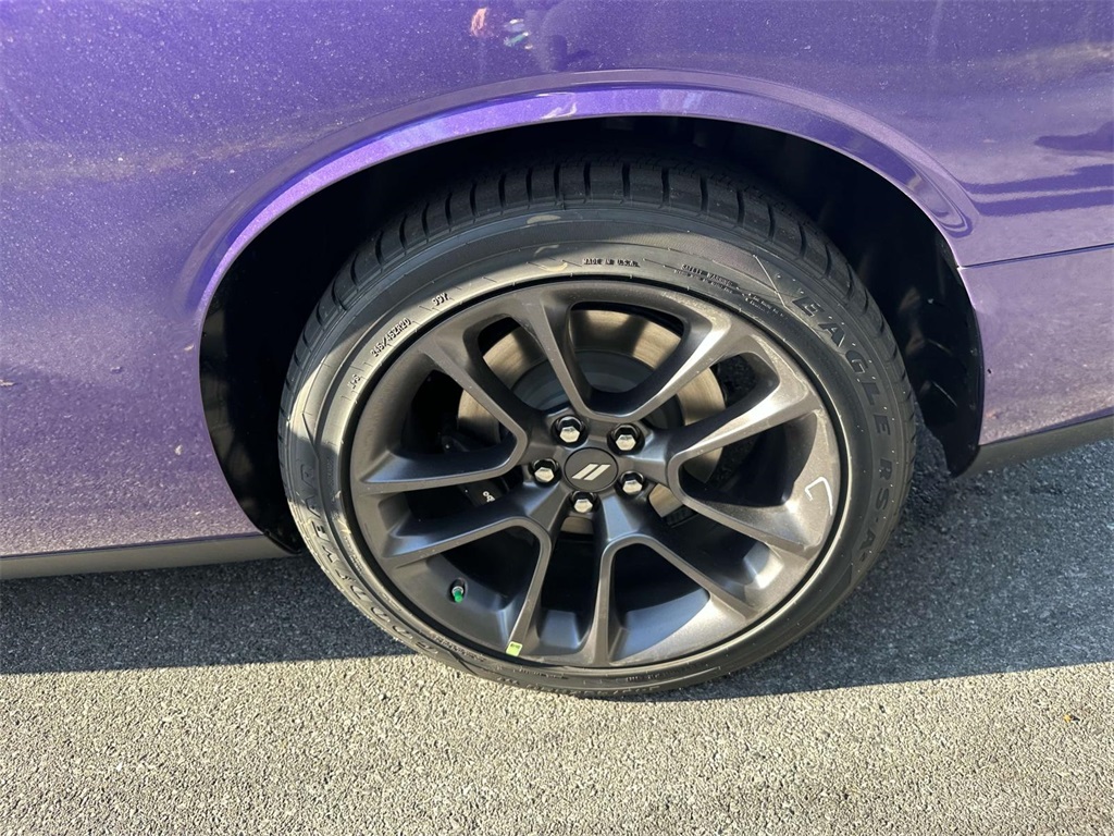 Vehicle image 6 of 28