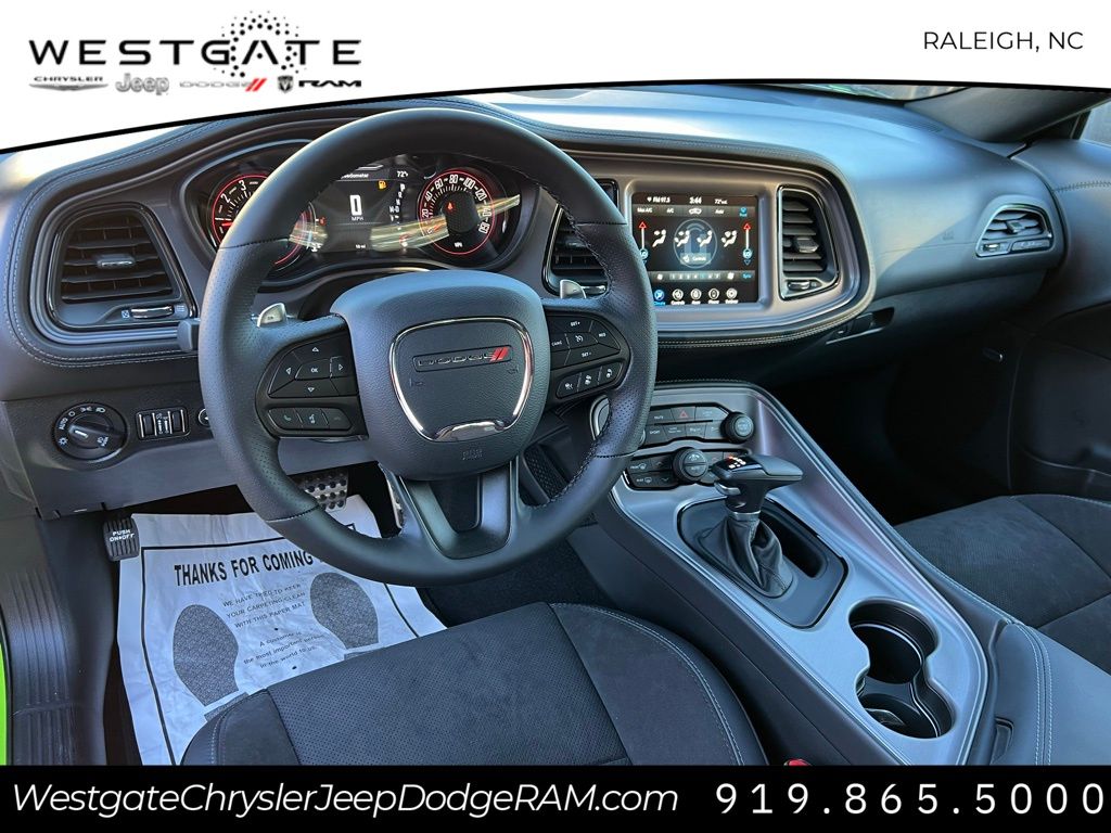 Vehicle image 16 of 28