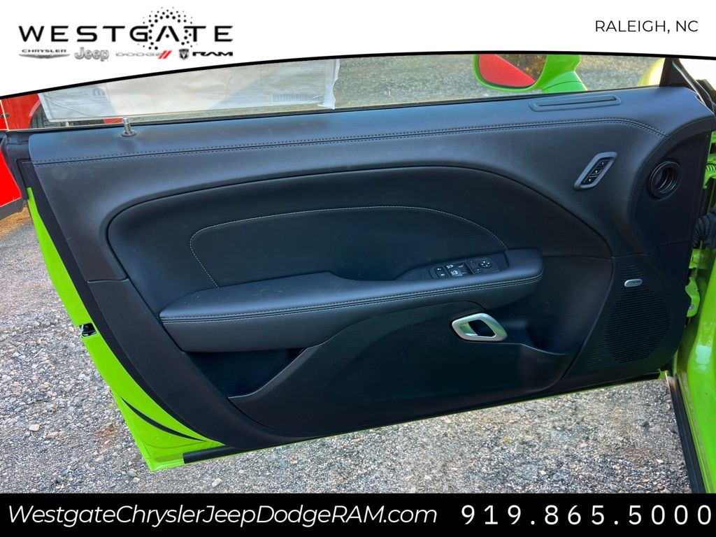 Vehicle image 11 of 28