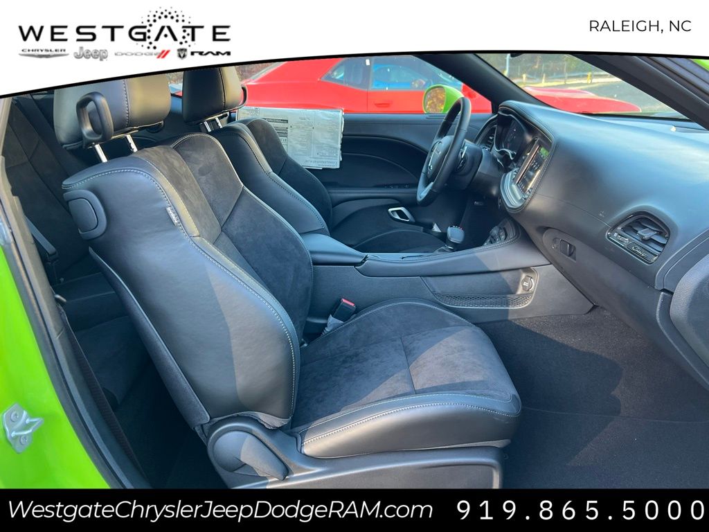 Vehicle image 10 of 28