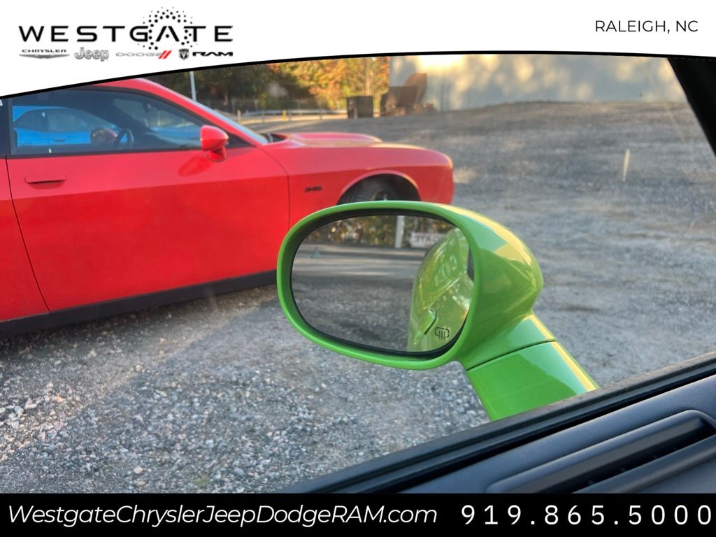 Vehicle image 24 of 28