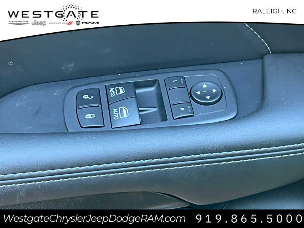 Vehicle image 12 of 28