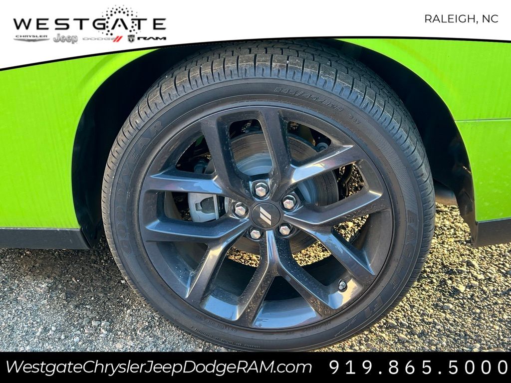 Vehicle image 26 of 28