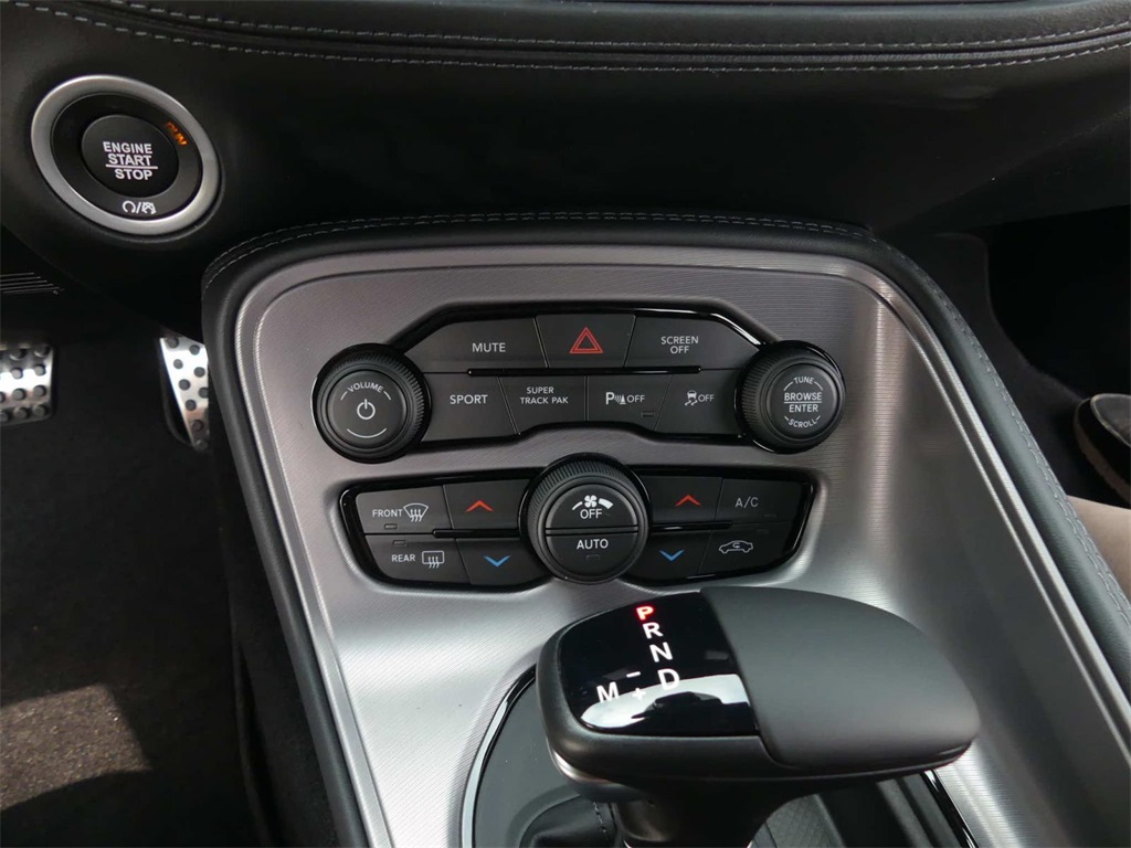 Vehicle image 14 of 16