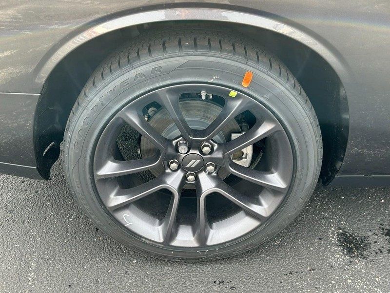Vehicle image 4 of 17