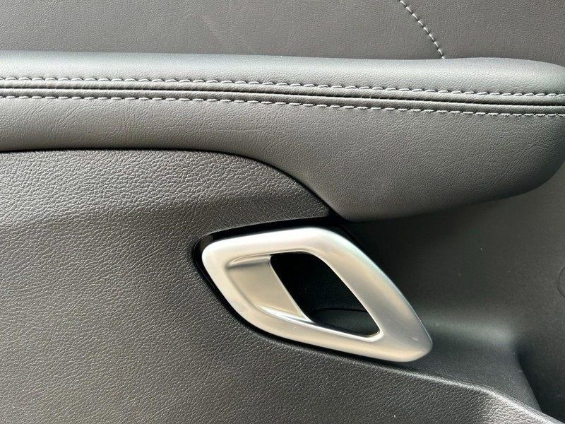 Vehicle image 11 of 17