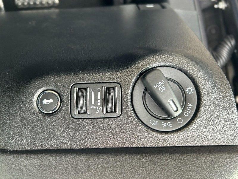 Vehicle image 8 of 17
