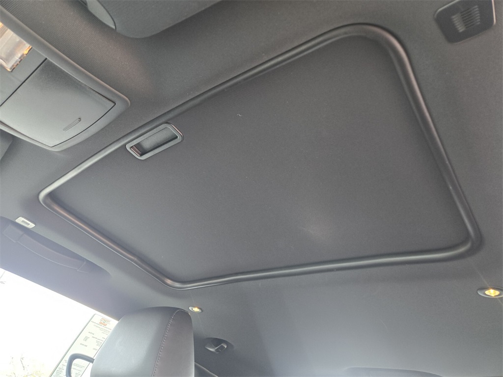 Vehicle image 9 of 15