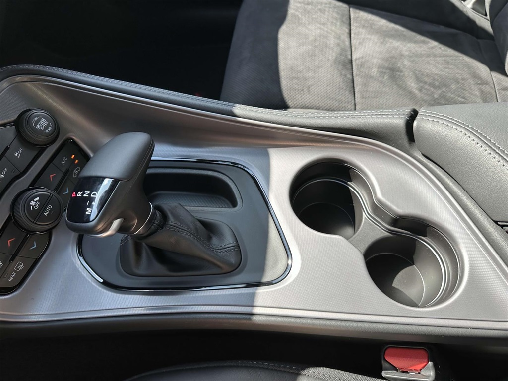 Vehicle image 19 of 29