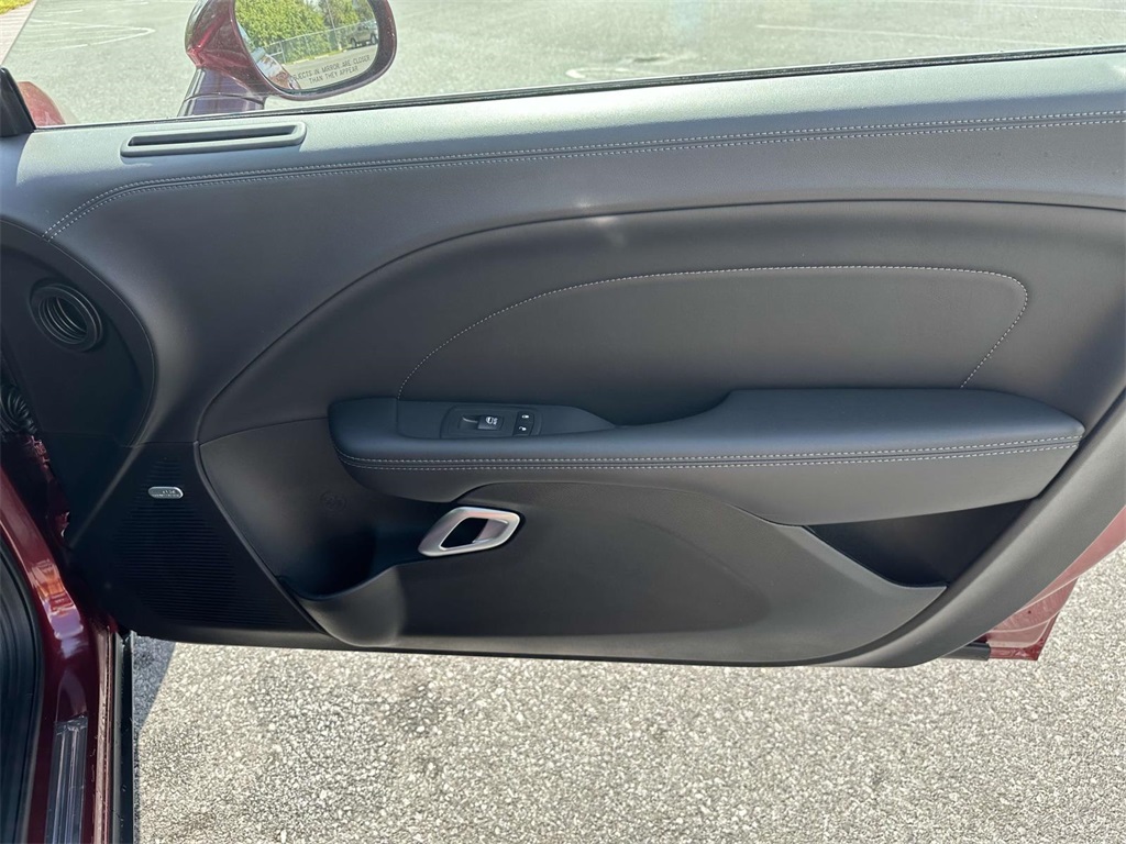 Vehicle image 22 of 29