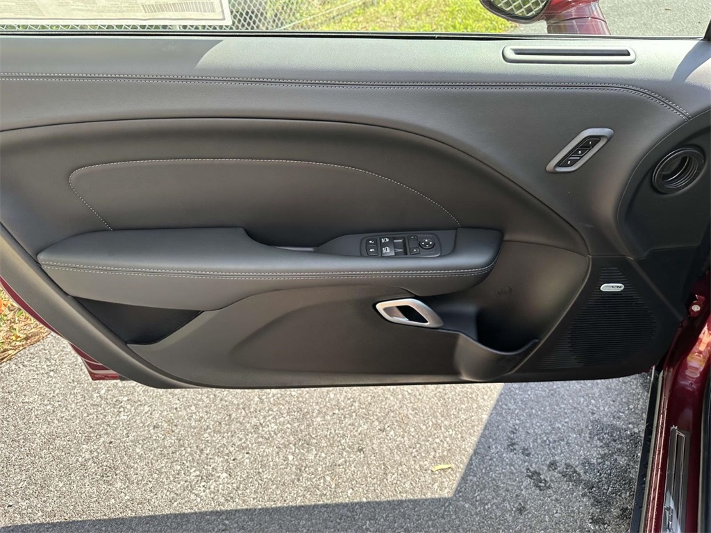 Vehicle image 21 of 29