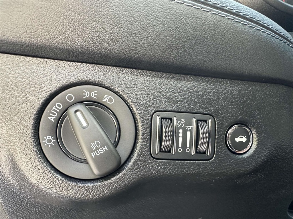 Vehicle image 26 of 29
