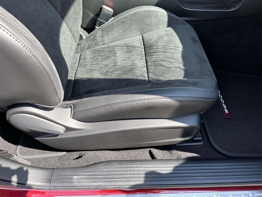 Vehicle image 25 of 29