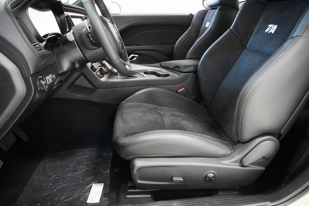 Vehicle image 16 of 29