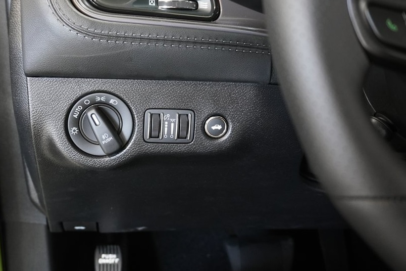 Vehicle image 23 of 29
