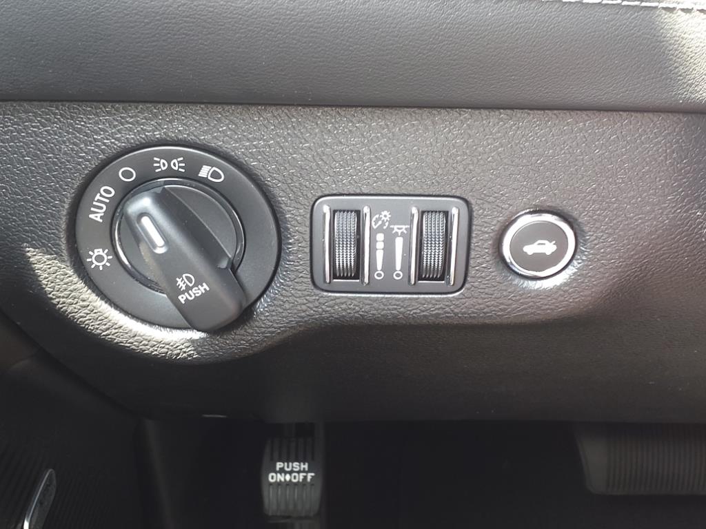 Vehicle image 15 of 32