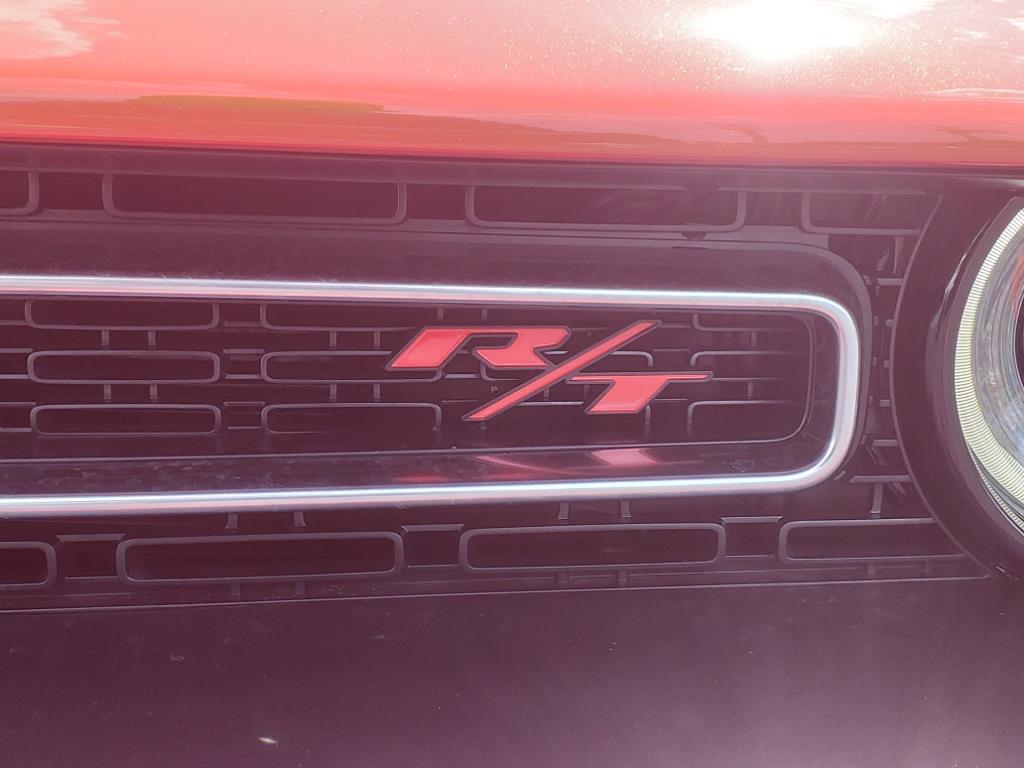 Vehicle image 28 of 32