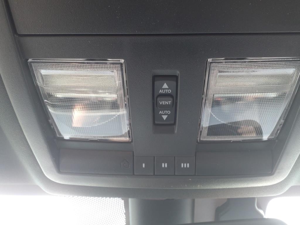 Vehicle image 22 of 32