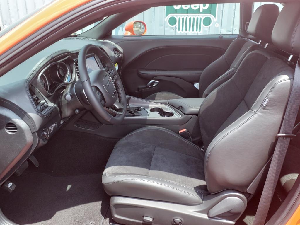 Vehicle image 10 of 32