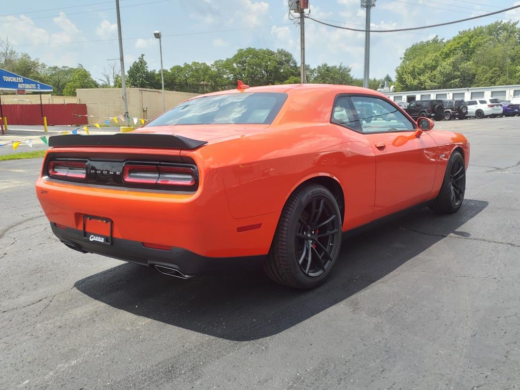 Vehicle image 4 of 32