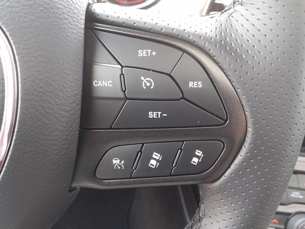 Vehicle image 18 of 32