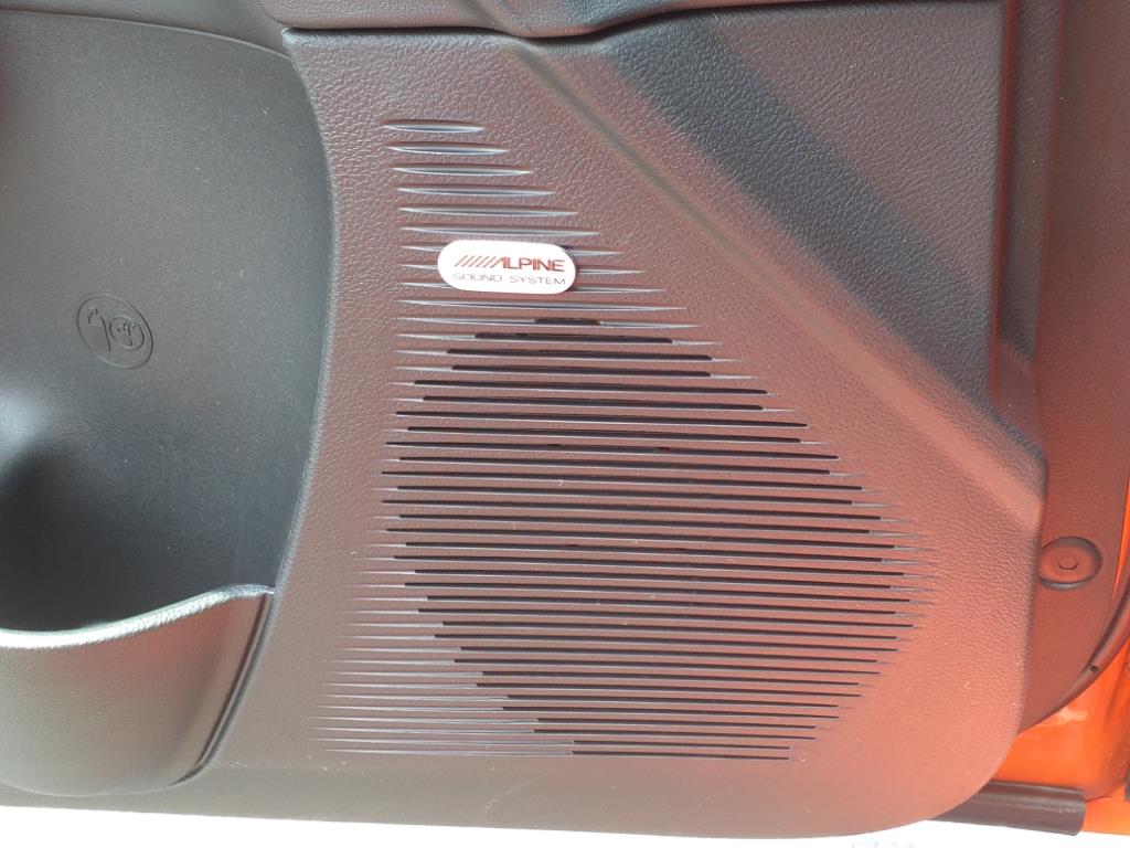 Vehicle image 23 of 32