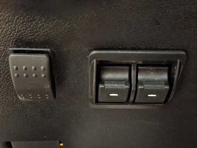 Vehicle image 18 of 25