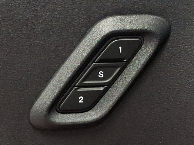 Vehicle image 17 of 25