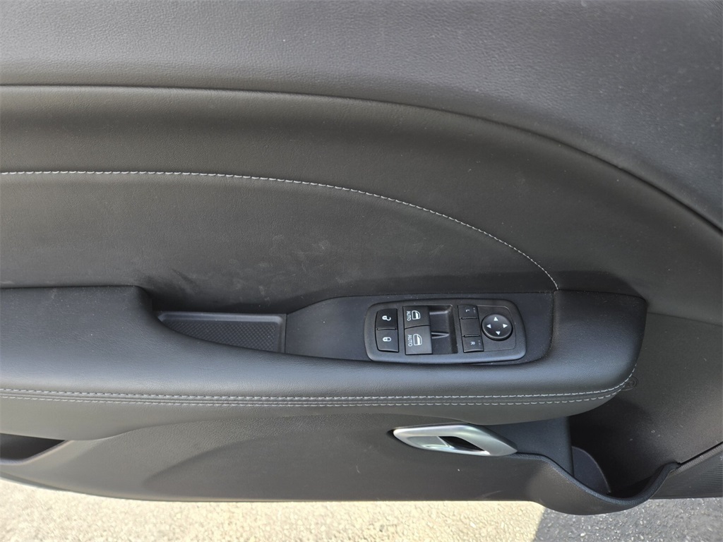 Vehicle image 9 of 15