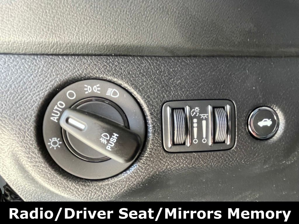 Vehicle image 18 of 41