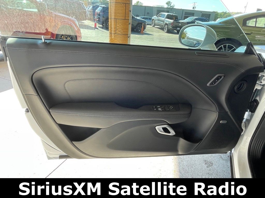 Vehicle image 14 of 41