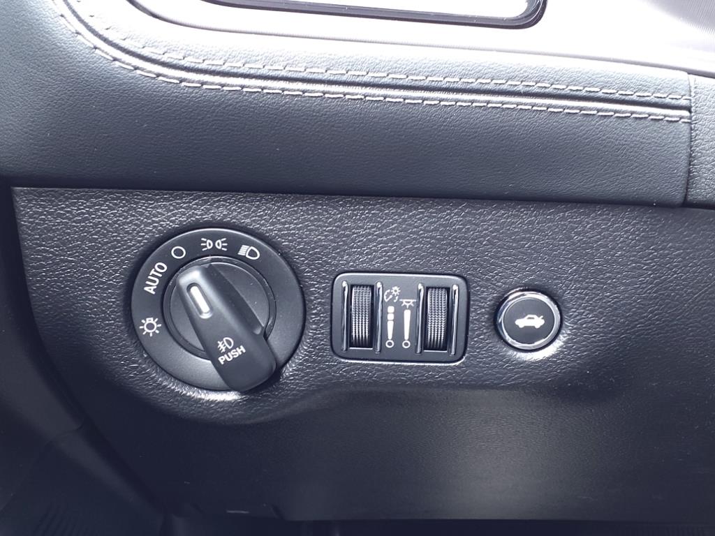 Vehicle image 16 of 32