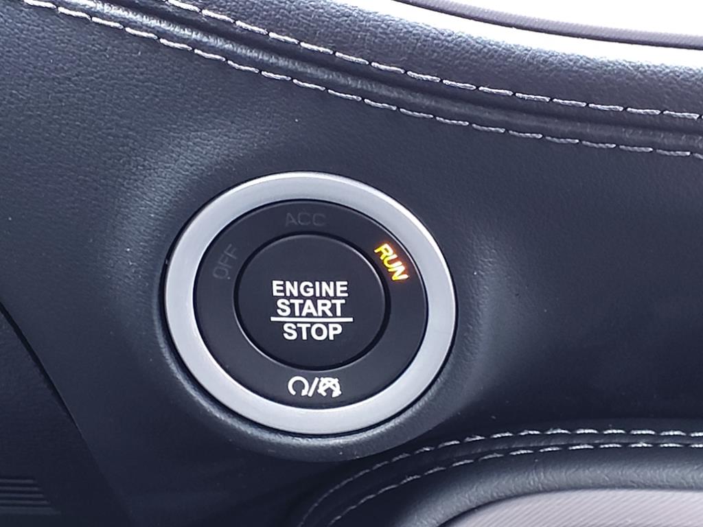 Vehicle image 21 of 32