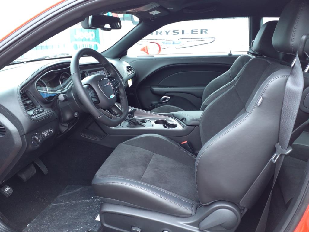 Vehicle image 9 of 32