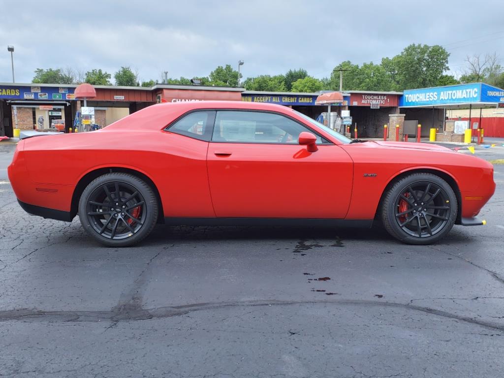 Vehicle image 3 of 32