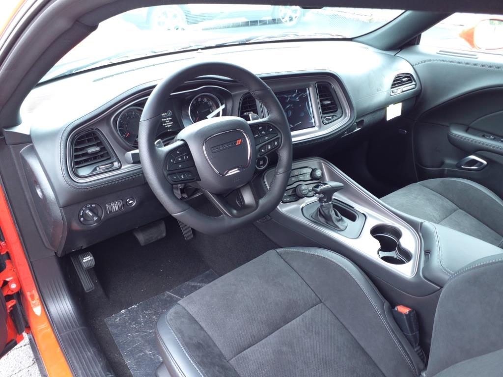 Vehicle image 10 of 32