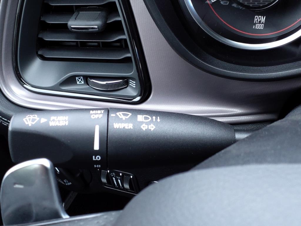 Vehicle image 25 of 32