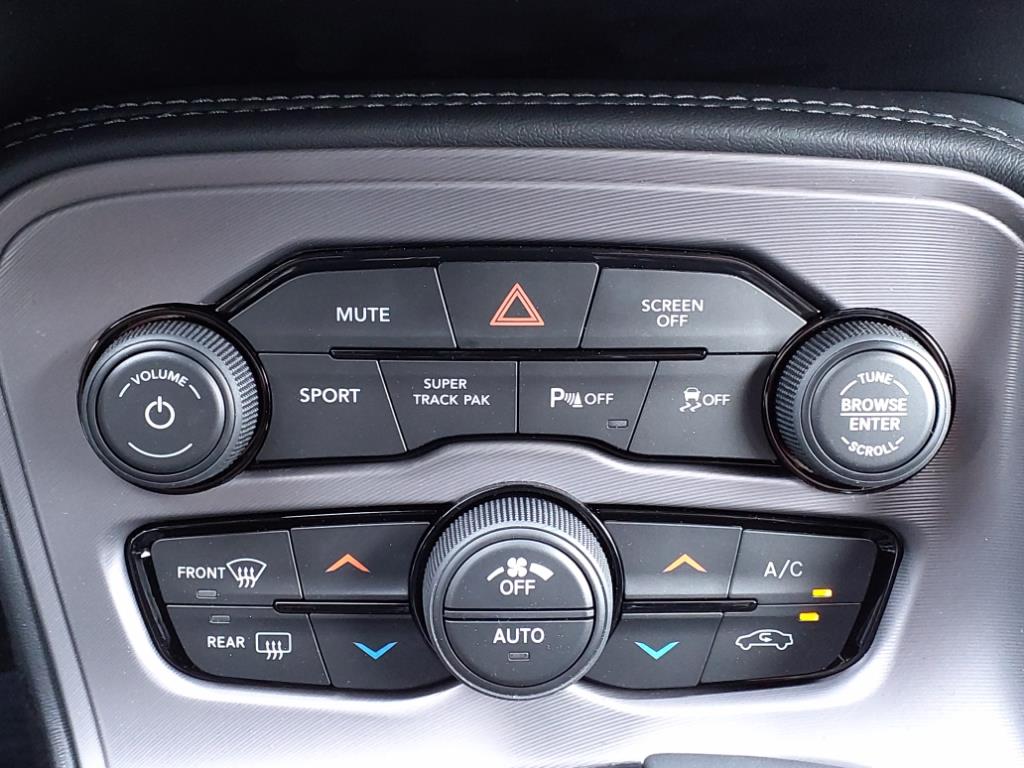 Vehicle image 20 of 32