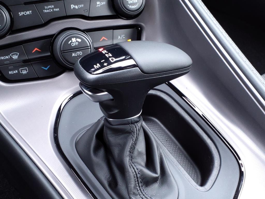 Vehicle image 27 of 32