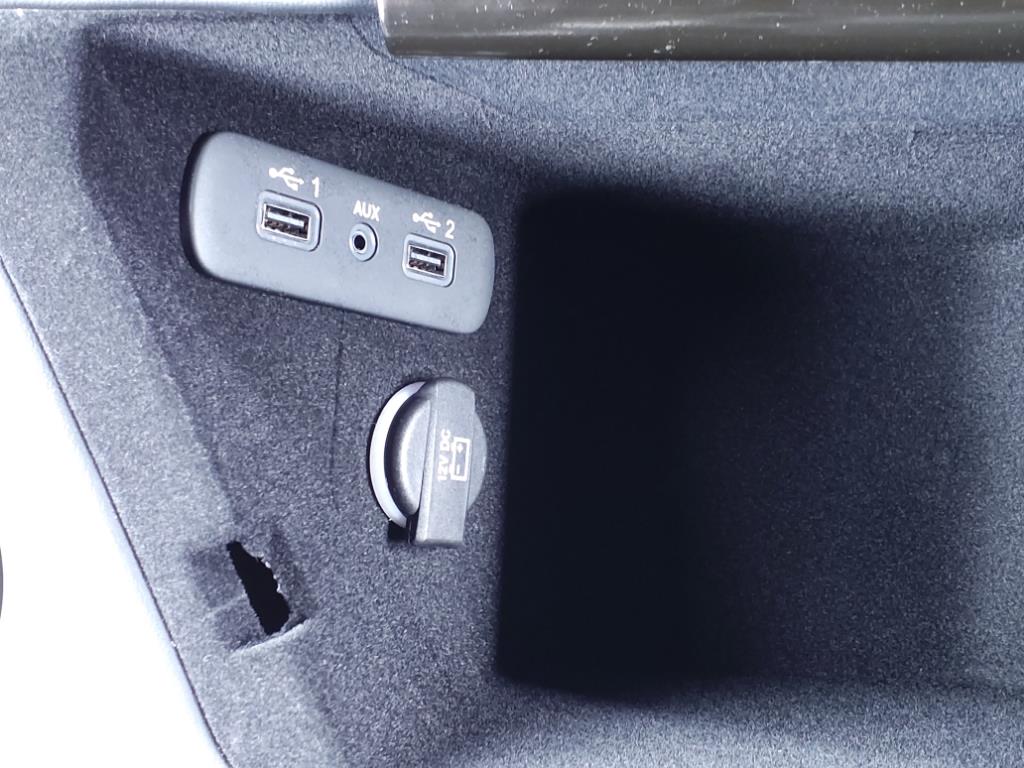 Vehicle image 28 of 32