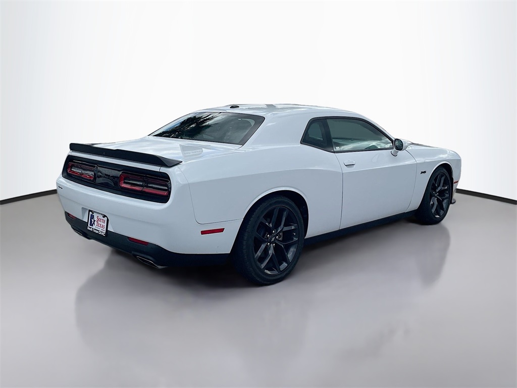 2023 Dodge Challenger R/T Image 5 of 18