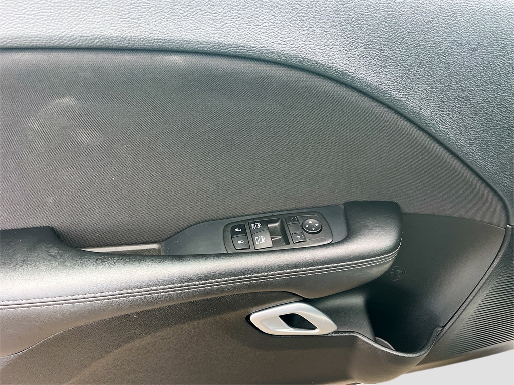 2023 Dodge Challenger R/T Image 14 of 18