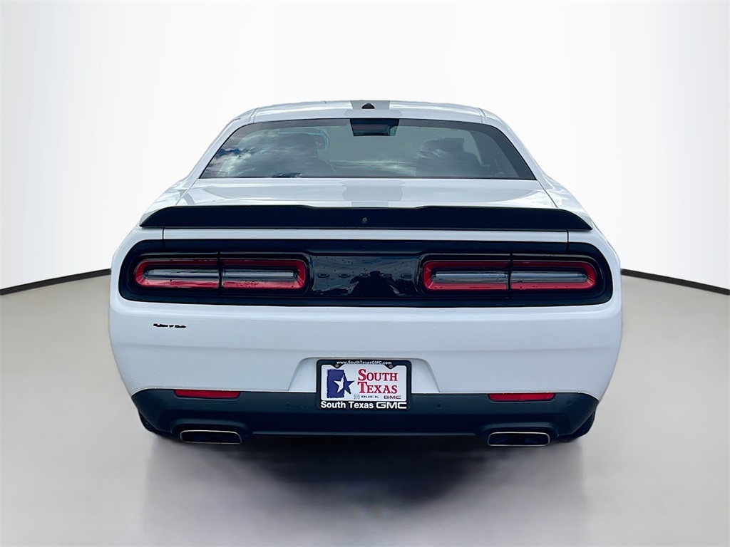 2023 Dodge Challenger R/T Image 6 of 18