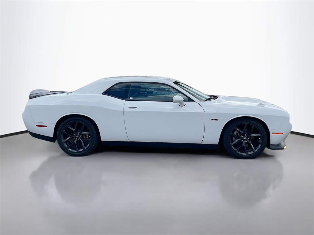 2023 Dodge Challenger R/T Image 4 of 18