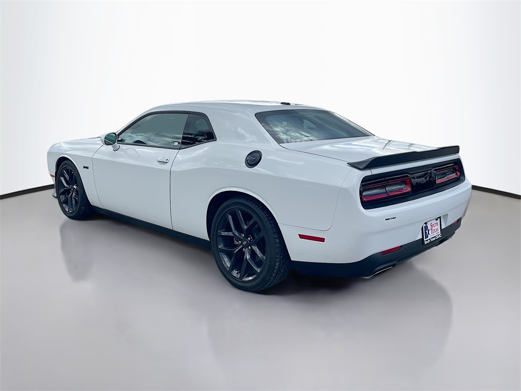 2023 Dodge Challenger R/T Image 7 of 18