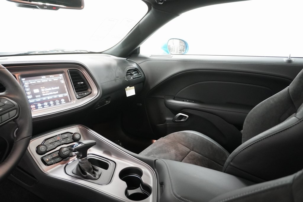 Vehicle image 18 of 27