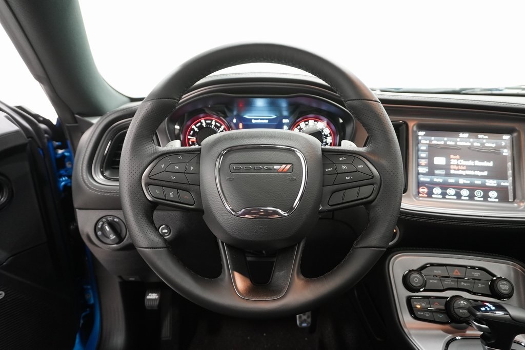 Vehicle image 20 of 27