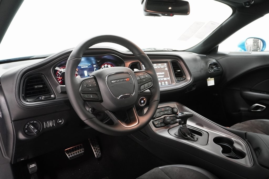 Vehicle image 14 of 27