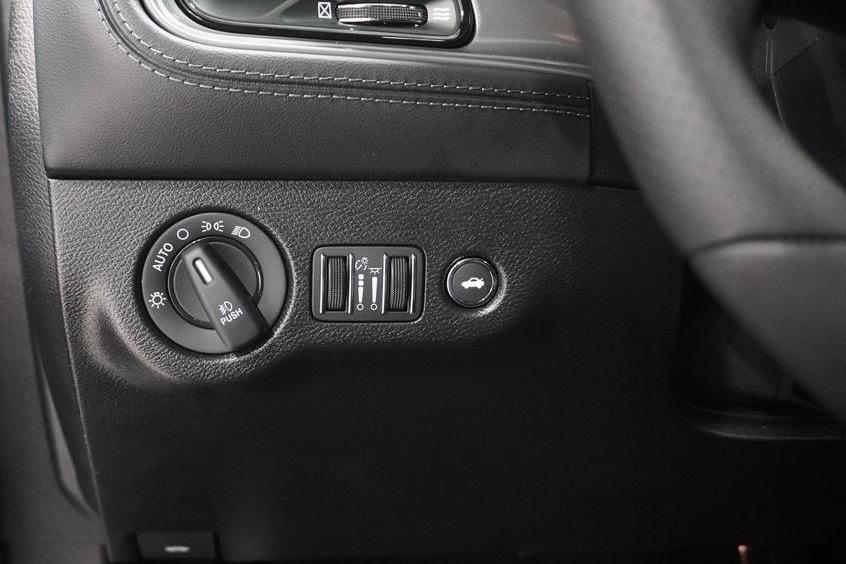 Vehicle image 21 of 27